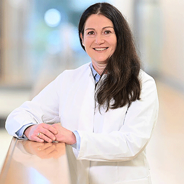 Portrait of Prof. Dr. Karolin Thiel, Chief Physician and Head of the Visceral Oncology Center at St. Elisabeth Hospital in Ravensburg, Germany.